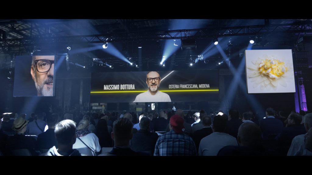 Eventvideo Graz - große animierte Leinwand auf einer Messe